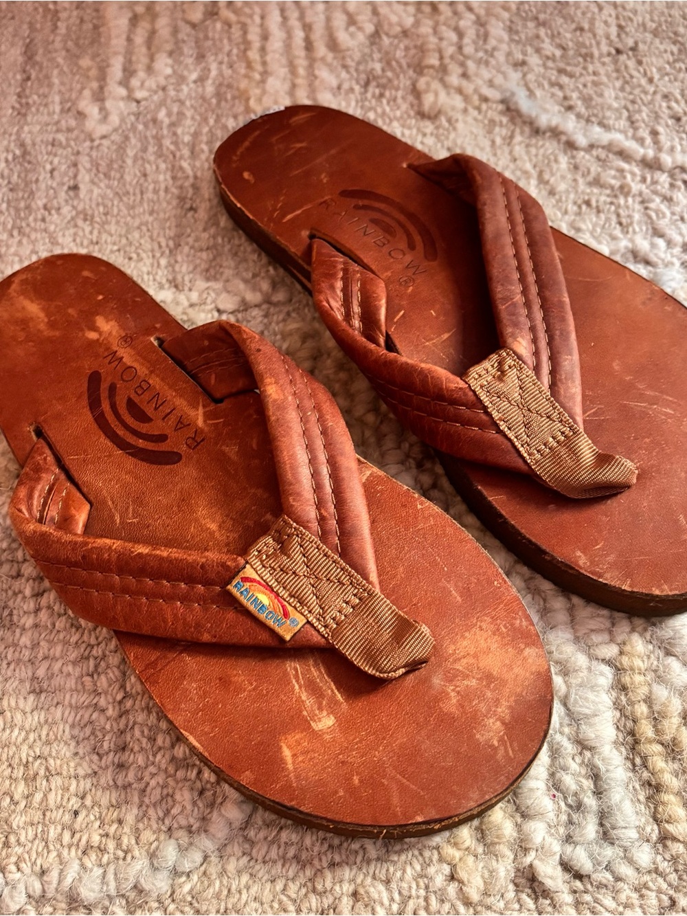 Brown leather Rainbow Women’s 5.5-6.5 flip flops in a US